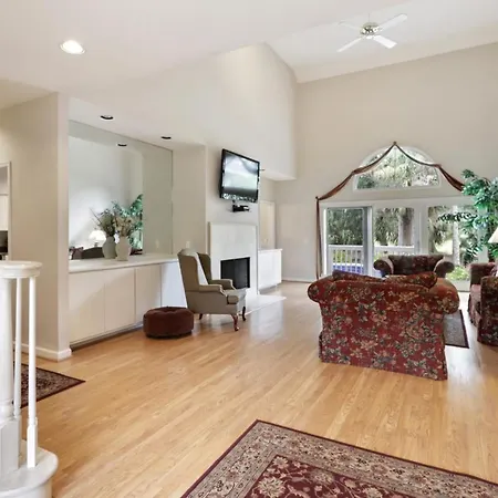 12 Heath Drive Villa